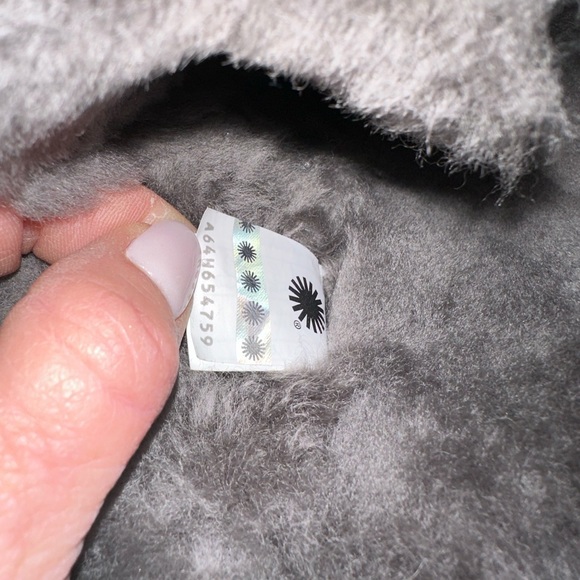 UGG - Picture 6 of 8